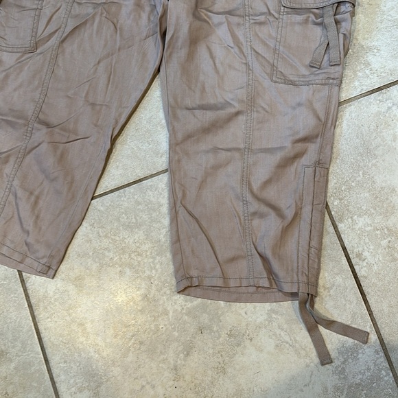NWT! Lane Bryant Tan Lyocell Cargo Crop Pants 18/20 - Picture 8 of 10